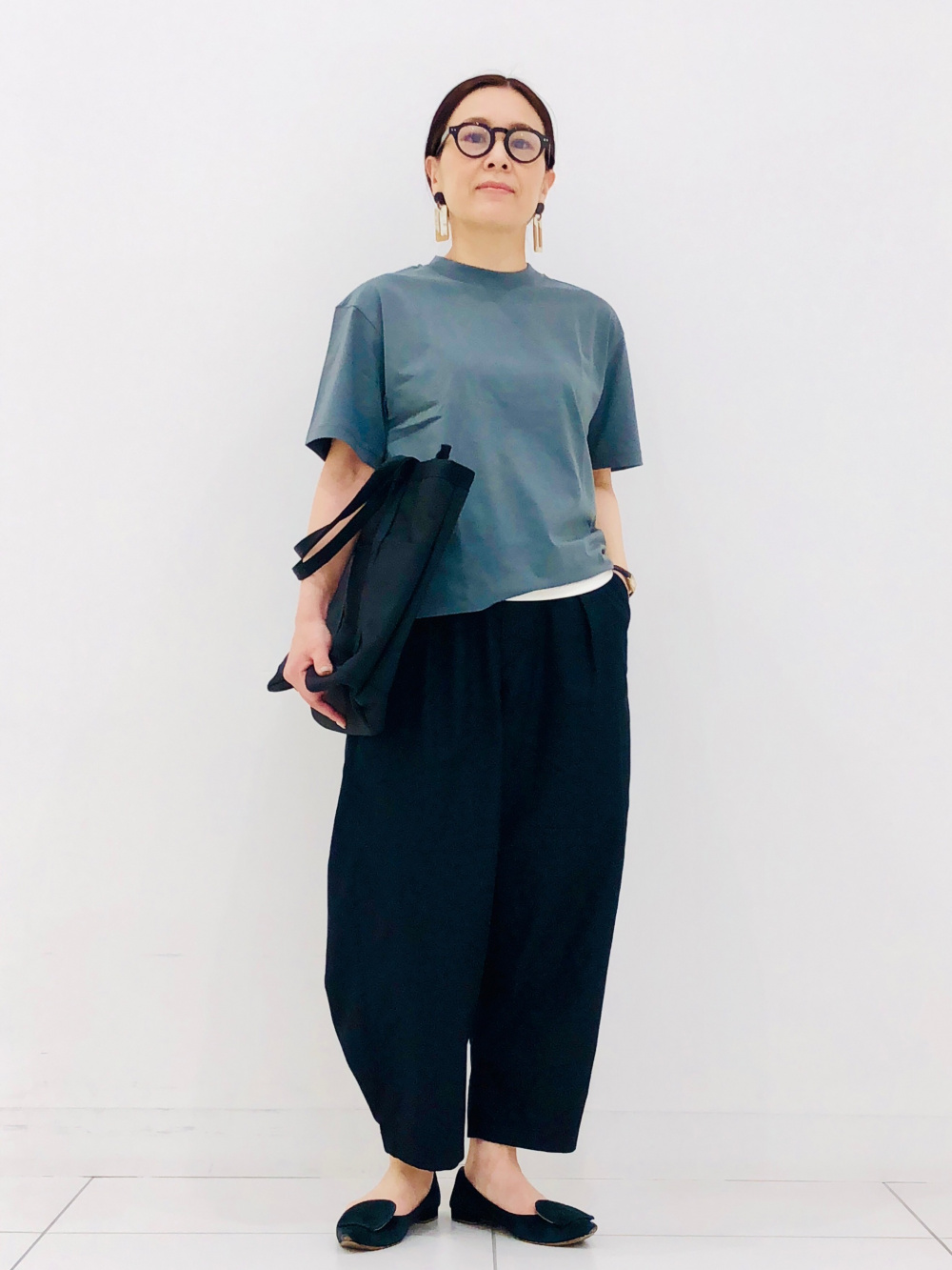 UNIQLO　ユニクロ　パラシュートクロップドパンツ　ブラック　定価3,990円 パラシュートクロップドパンツ」の着用コーディネート| ユニクロ公式