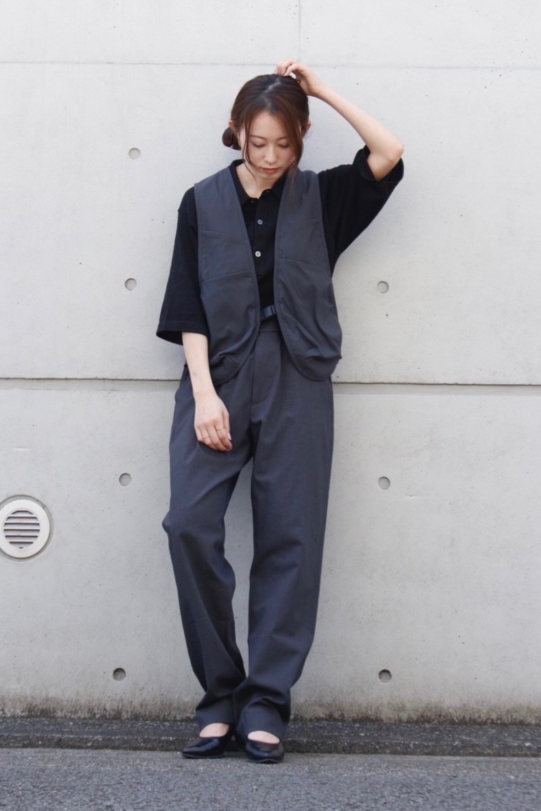 ニットポロシャツ、Vネックカーディガン」の着用コーディネート