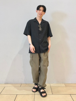 ユニクロ公式 | ワイドフィットパラシュートカーゴパンツ