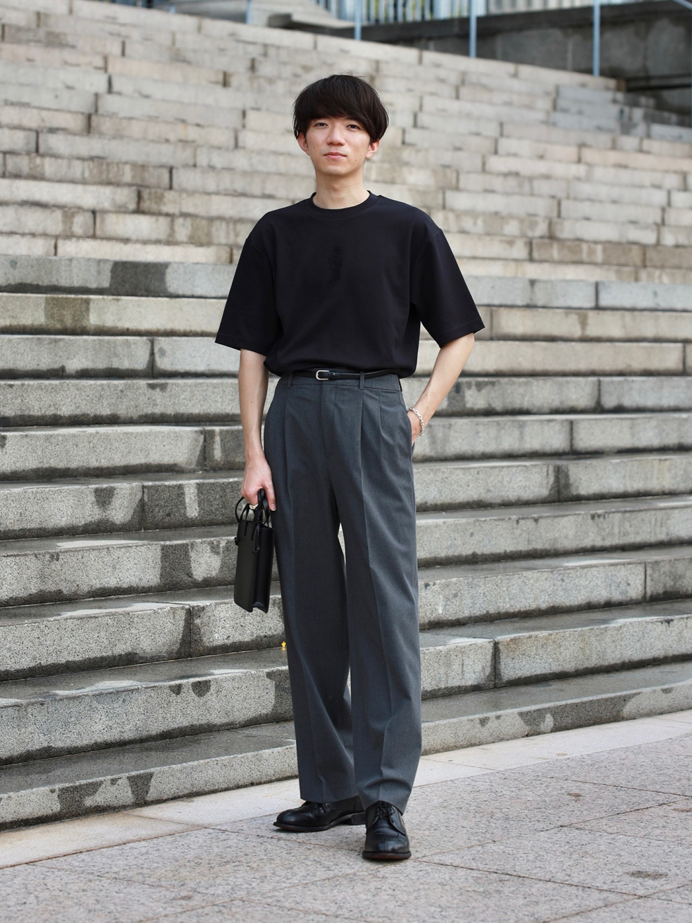 タックワイドパンツ（ツータック・丈長め76cm）」の着用