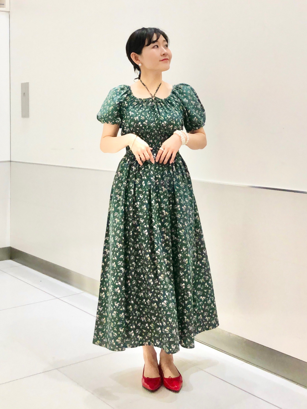 ボリュームスリーブワンピース」の着用コーディネート| ユニクロ公式