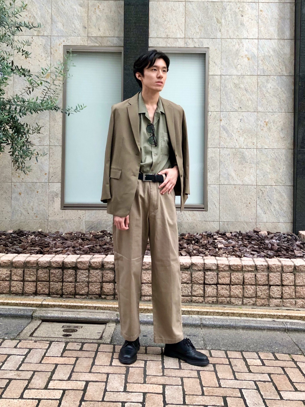 新品　ユニクロ　テーラードジャケット/リラックスフィット　Mサイズ　オリーブ色 UNIQLOリラックスフィットテーラードジャケットの魅力【新色