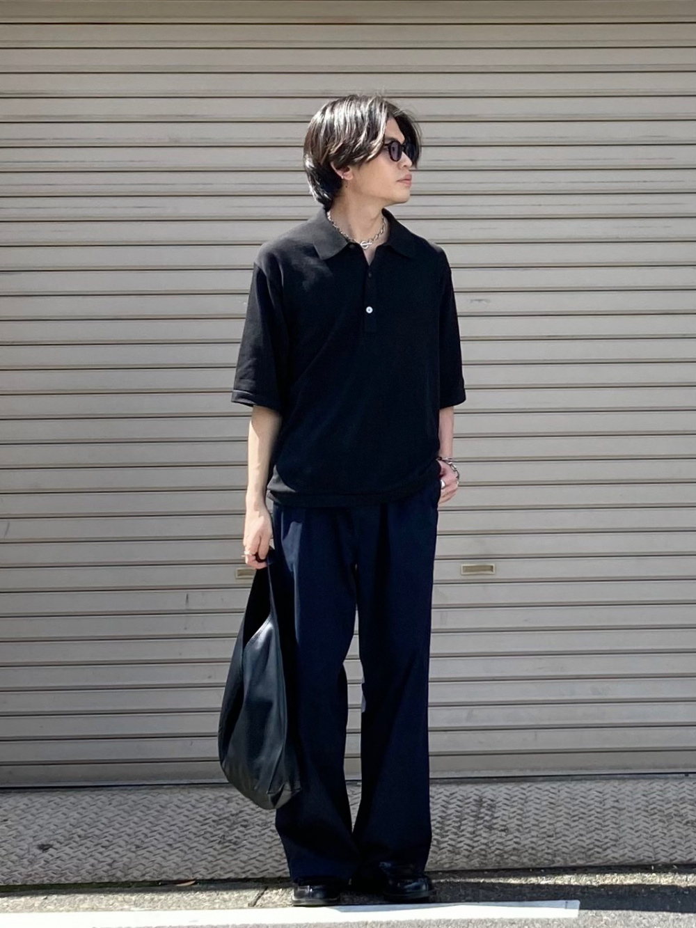 ニットポロシャツ、Vネックカーディガン」の着用コーディネート