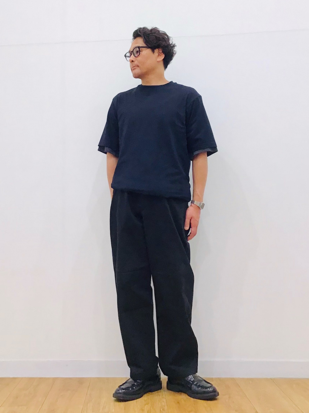 「ドライEXクルーネックTシャツ、ワイドフィットチノ」を使ったコーディネート
