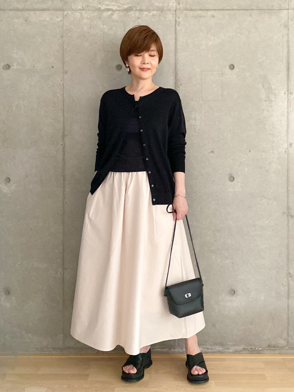 MoMA アート・アイコンズ UT、ボリュームロングスカート」の着用 