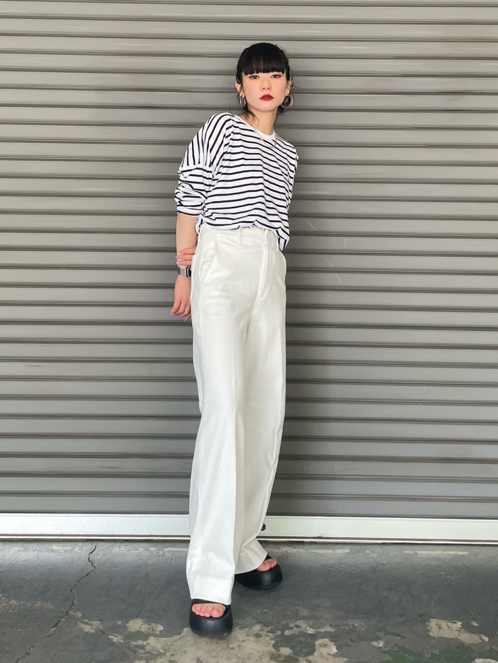 OFF-WHITE ドローストリングワイドレッグトラウザー 公式スタイリング | ユニクロ公式