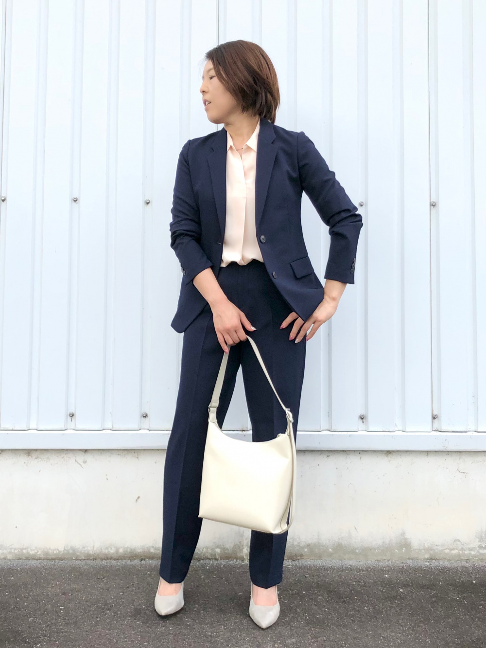感動ジャケット、感動タックパンツ」の着用コーディネート