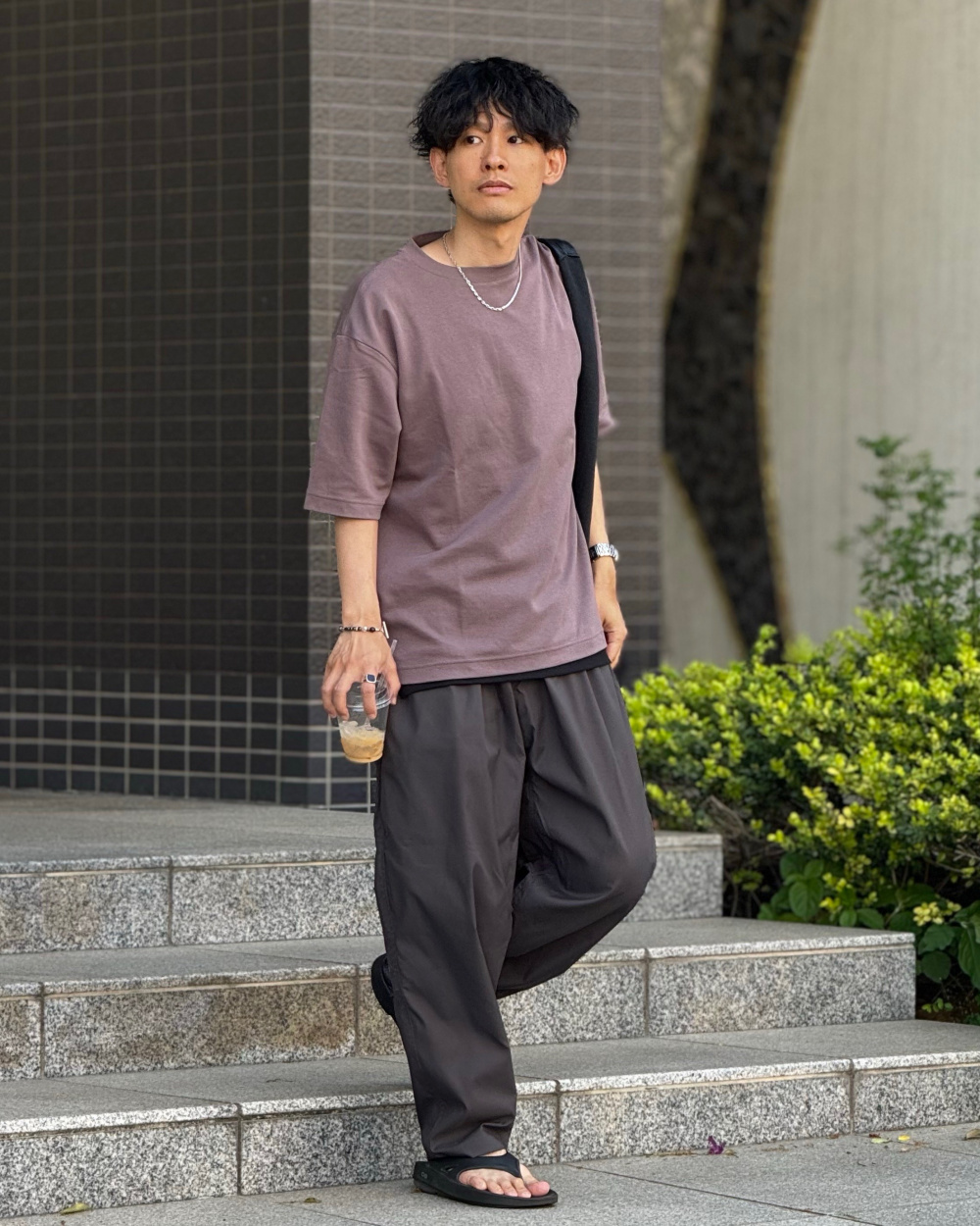 エアリズムコットンオーバーサイズTシャツ/5分袖」の着用