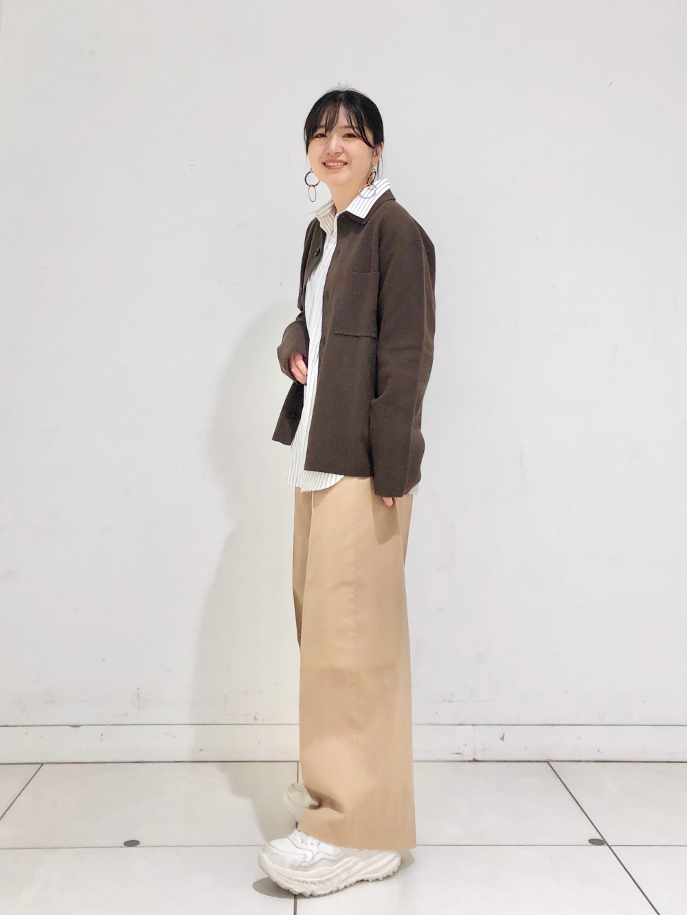 コットンシャツ/ストライプ、ミラノリブシャツカーディガン」の着用 