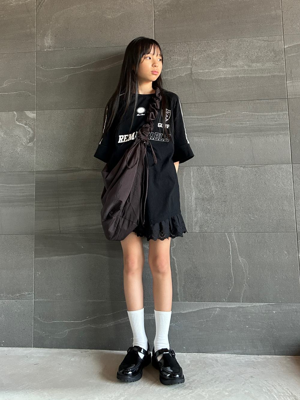 GIRLS エンブロイダリーミニスコート、MoMA アート・アイコンズ UT」の 