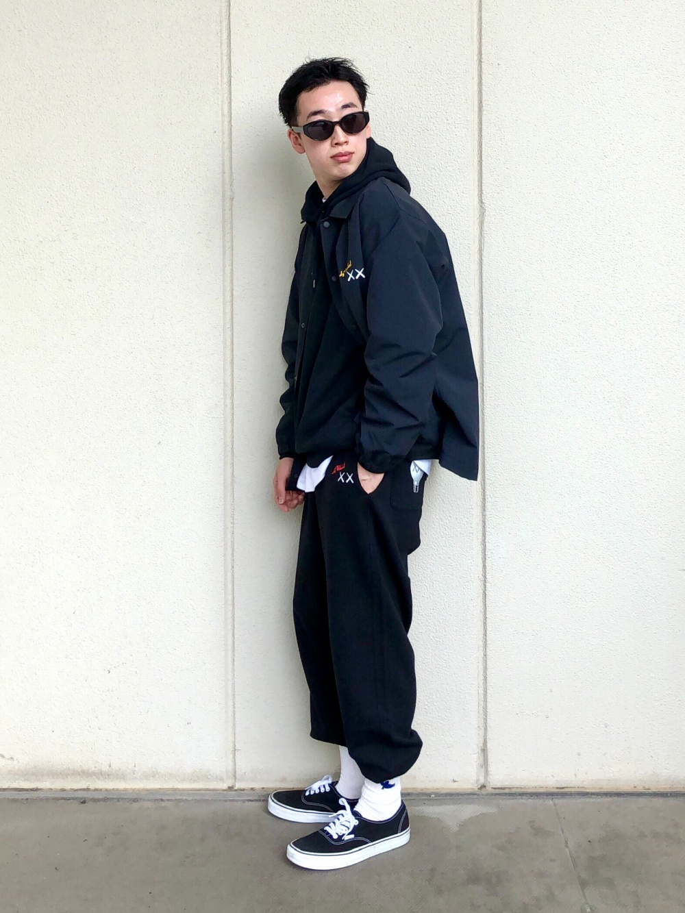 ユニクロ×カウズコーチジャケットブラックXL