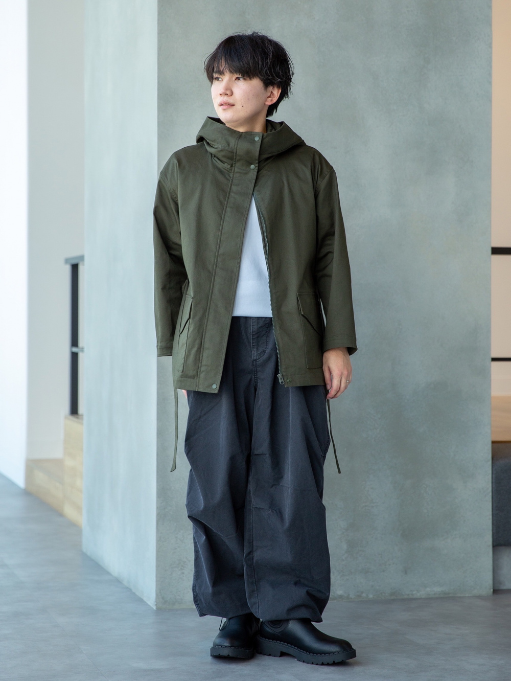 ユーティリティフーデッドジャケット、ワイドパラシュートパンツ