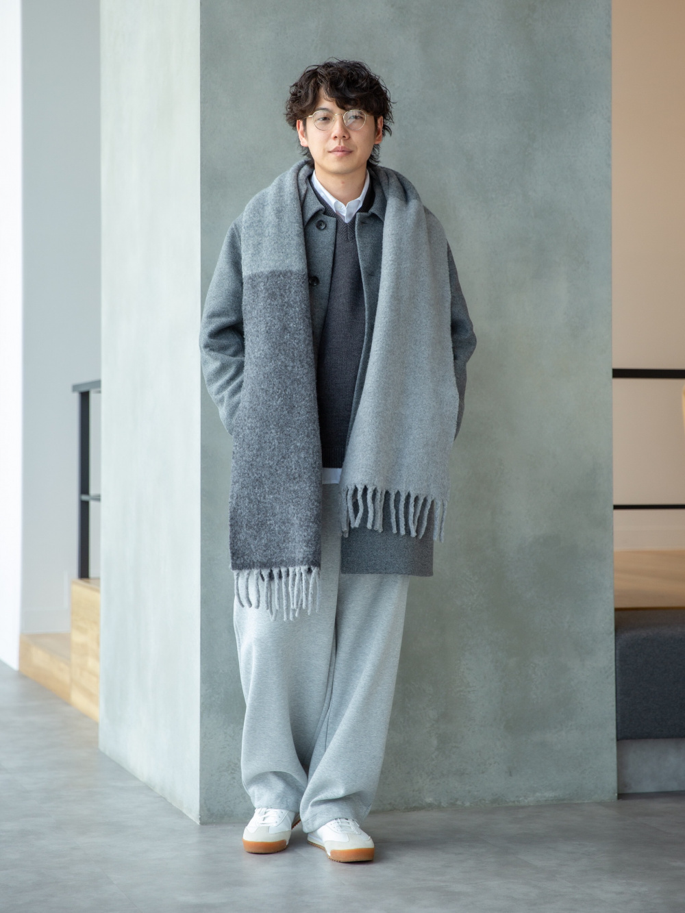 スウェットワイドパンツ、ダブルフェイスコート」の着用