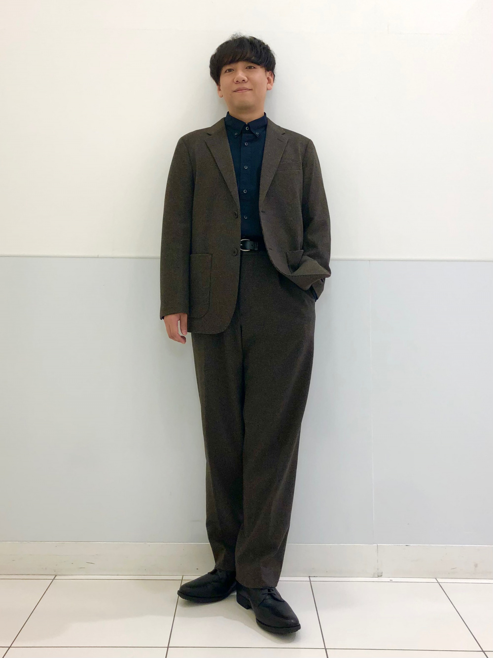 コンフォート2Bジャケット/チドリ、タックワイドパンツ/チドリ」の着用コーディネート| ユニクロ公式