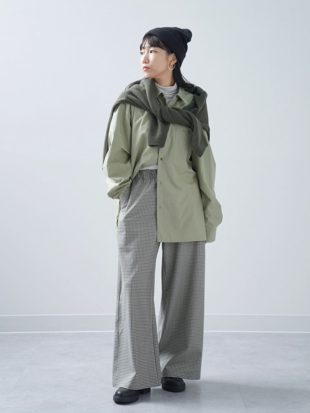 ユニクロ　ダウンクロップドベスト　オリーブ　Lサイズ UNIQLO C ダウンクロップドベスト オリーブ色 XXL 試着のみ