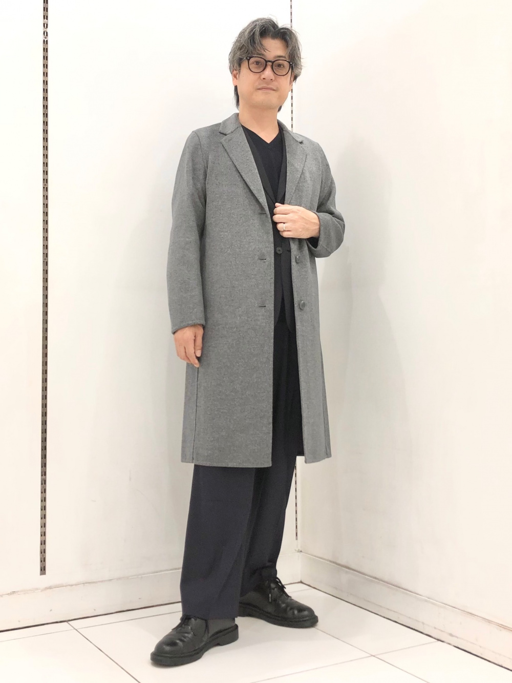 感動ジャケット、ダブルフェイスチェスターロングコート」の着用