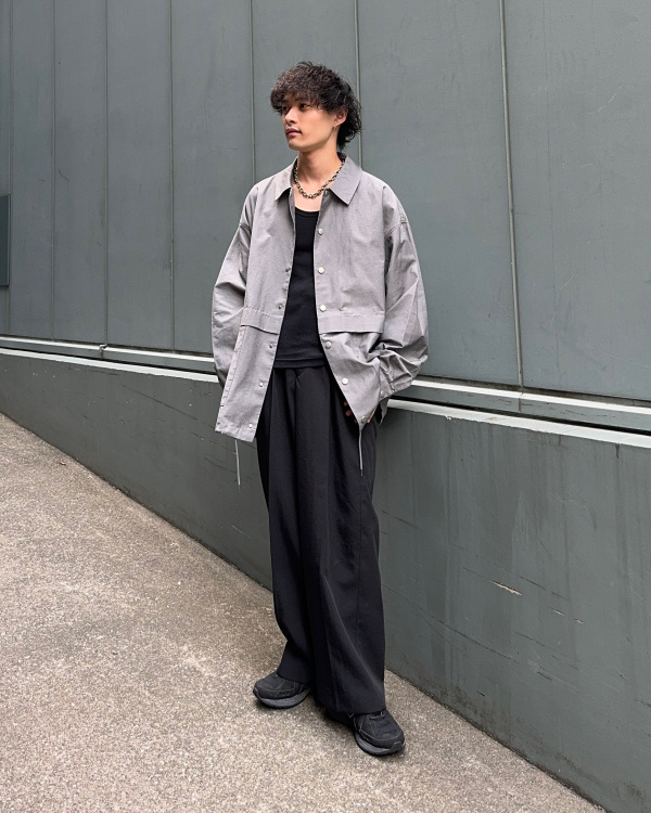 タックワイドパンツ（ツータック・丈標準69～71cm）」の着用