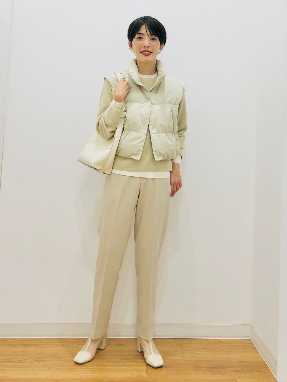 ユニクロCダウンクロップドベスト✳︎新品✳︎ベージュ　Mサイズ UNIQLO ユニクロCダウンクロップドベスト✳︎新品✳︎ベージュ Mサイズ UNIQLO