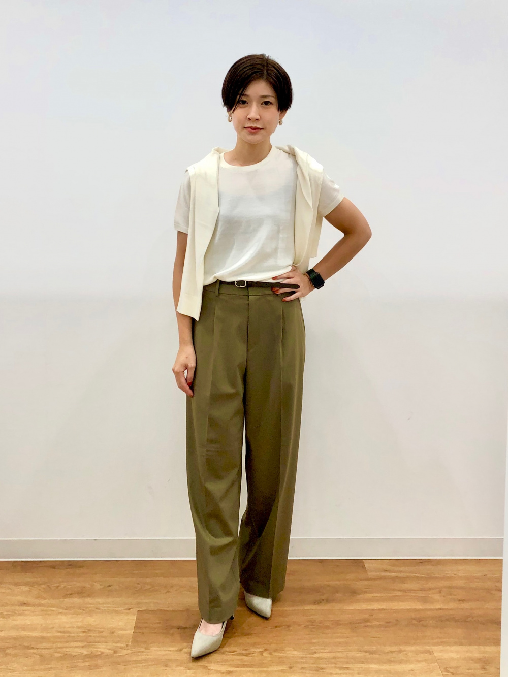 ユニクロ 感動ジャケット 感動スリムパンツ レーヨンブラウス スーツセット 感動ジャケット、レーヨンブラウス」の着用コーディネート