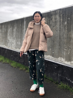 UNIQLO シームレスダウンパーカー M ナチュラル UNIQLO - ユニクロ シームレスダウンパーカー オフホワイトの