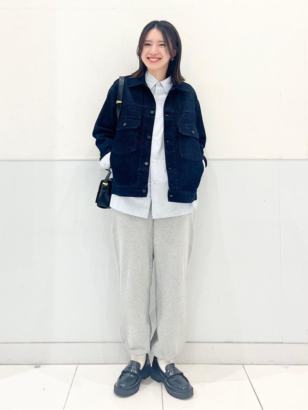 スウェットパンツ、デニムジャケット」の着用コーディネート| ユニクロ公式