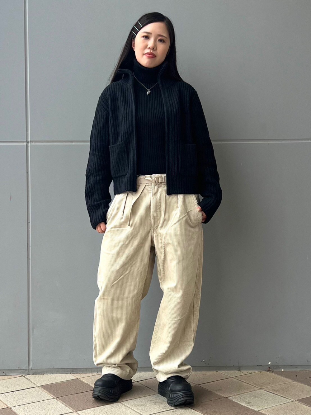 パフテックボリュームパーカ、ラムニットジャケット」の着用