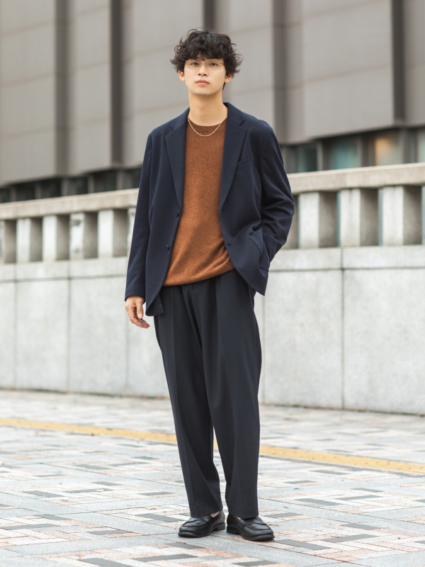 ダブルフェイスシャツジャケット、タックワイドパンツ」の着用