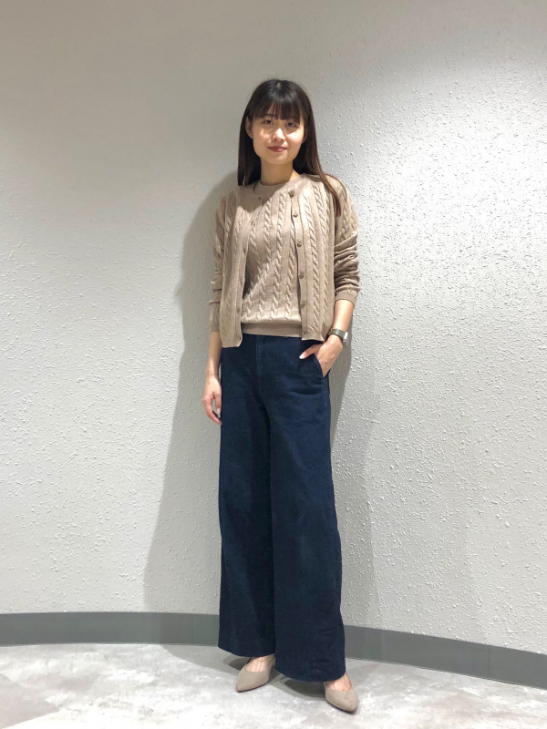 ケーブルクルーネックカーディガン、タックワイドパンツ/ストライプの