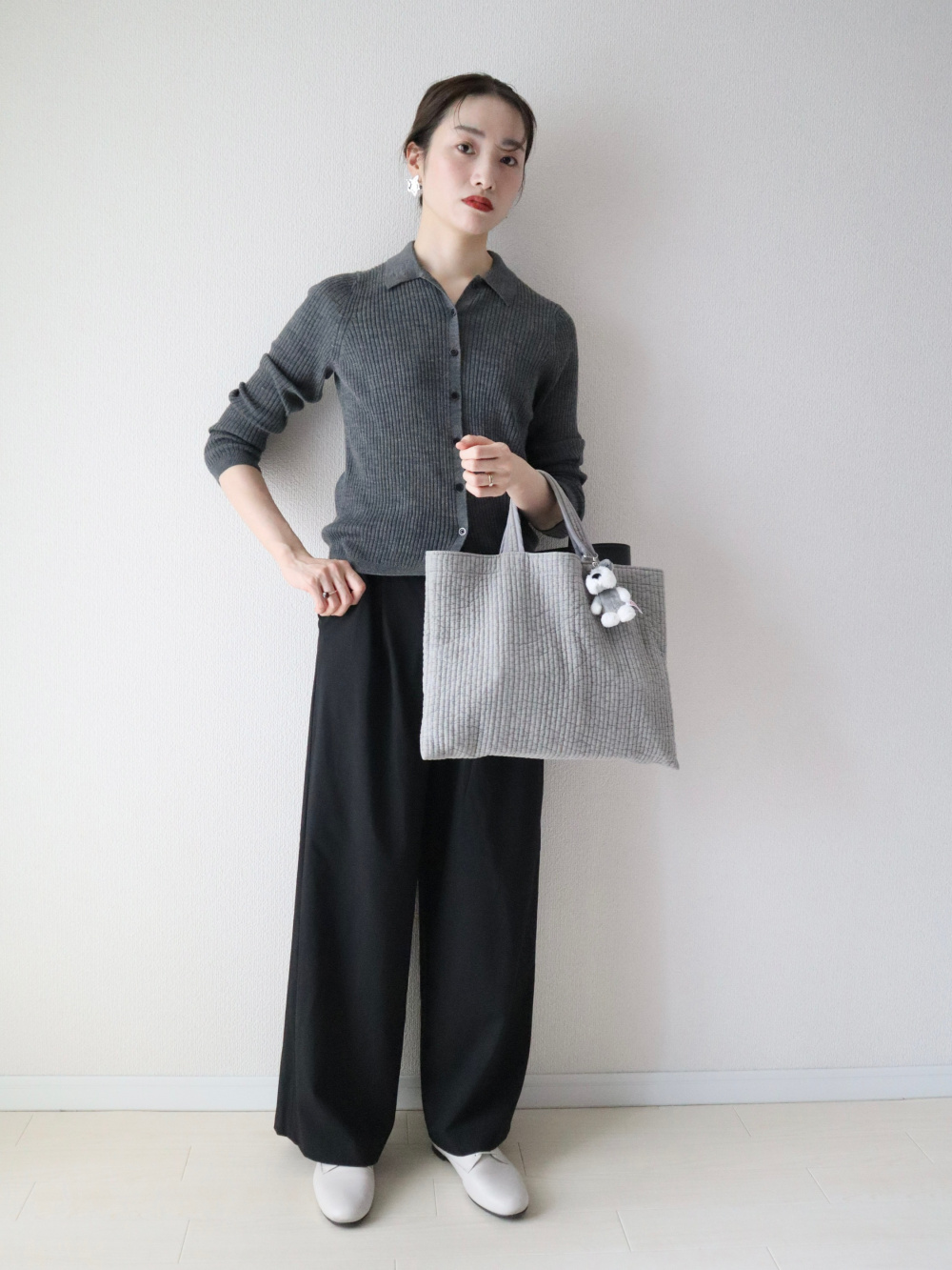 タックワイドストレートパンツ」の着用コーディネート| ユニクロ公式