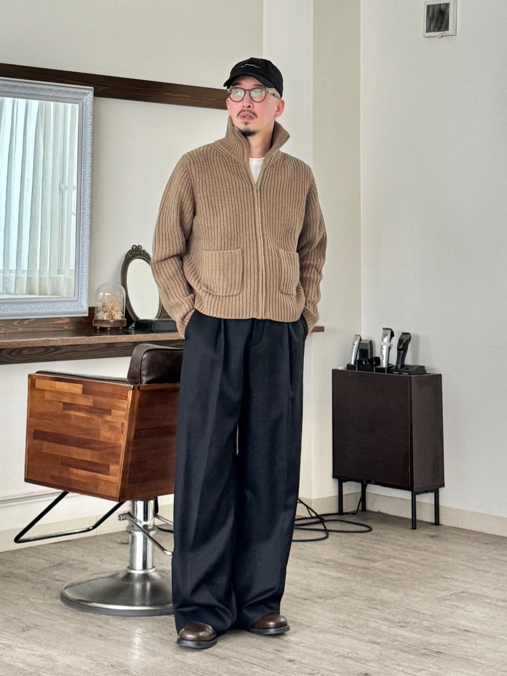 小顔効果も◎【ユニクロ】「ラムブレンドジップアップジャケット