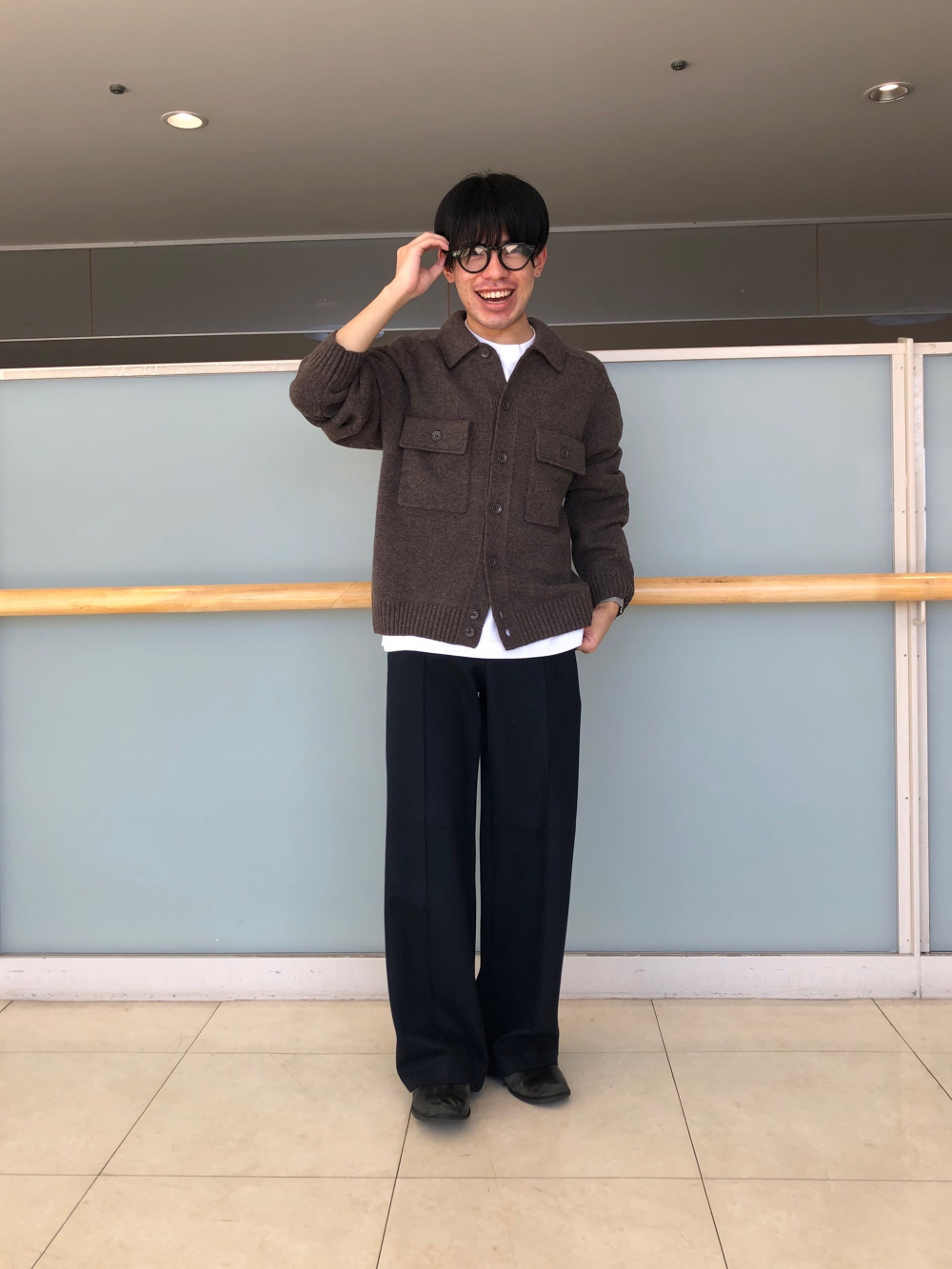 ユニクロ　UNIQLO　ラムニットジャケット ラムニットジャケット、ドレープシャツ」の着用コーディネート