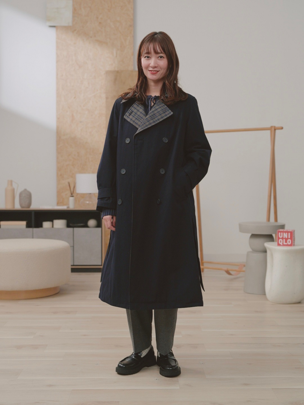 パデッドトレンチコート、2WAYタックストレートパンツ」の着用