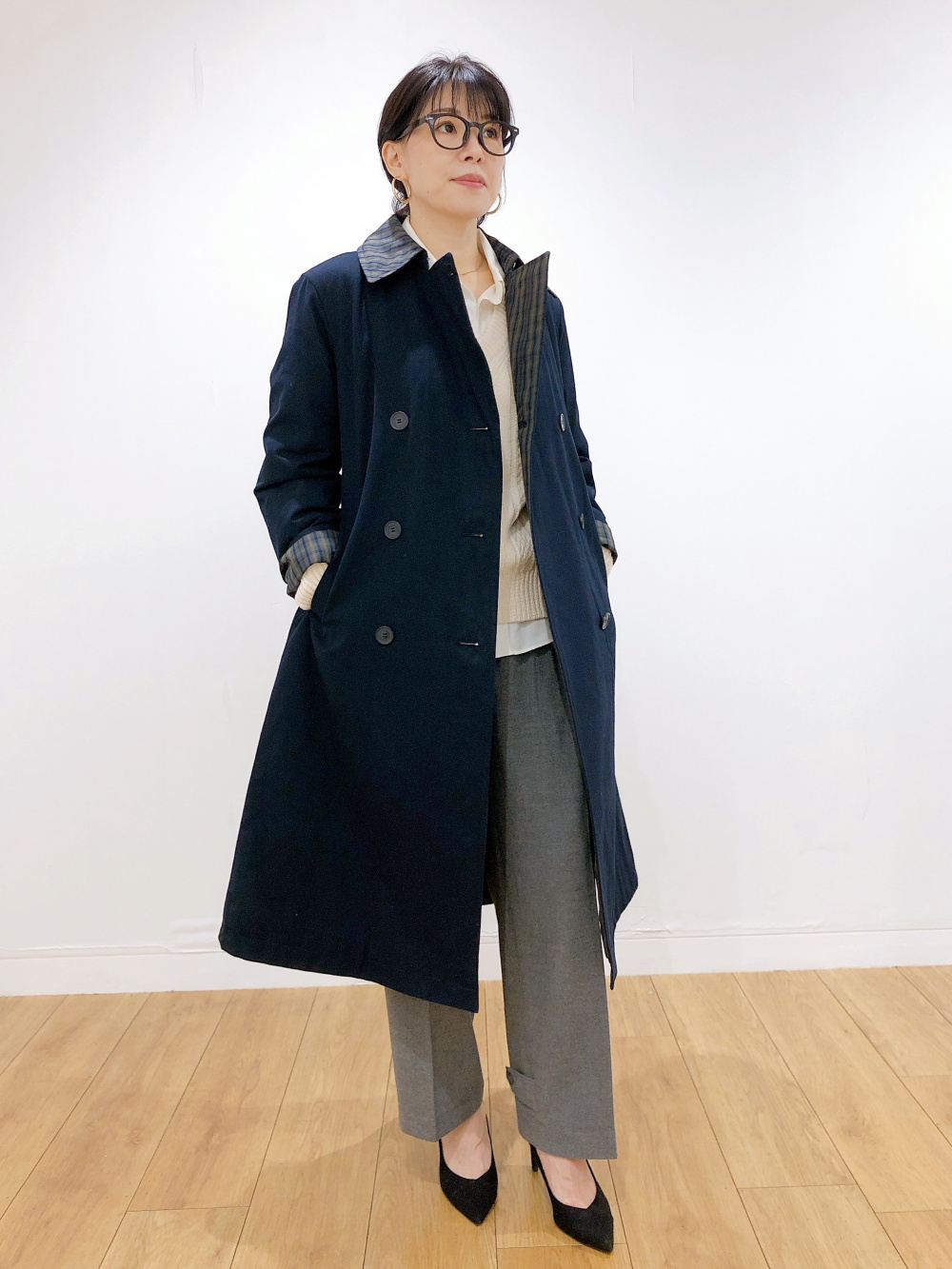 ◾️新品★UNIQLO ユニクロ　パデッドトレンチコート パデッドトレンチコート、2WAYタックストレートパンツ」の着用