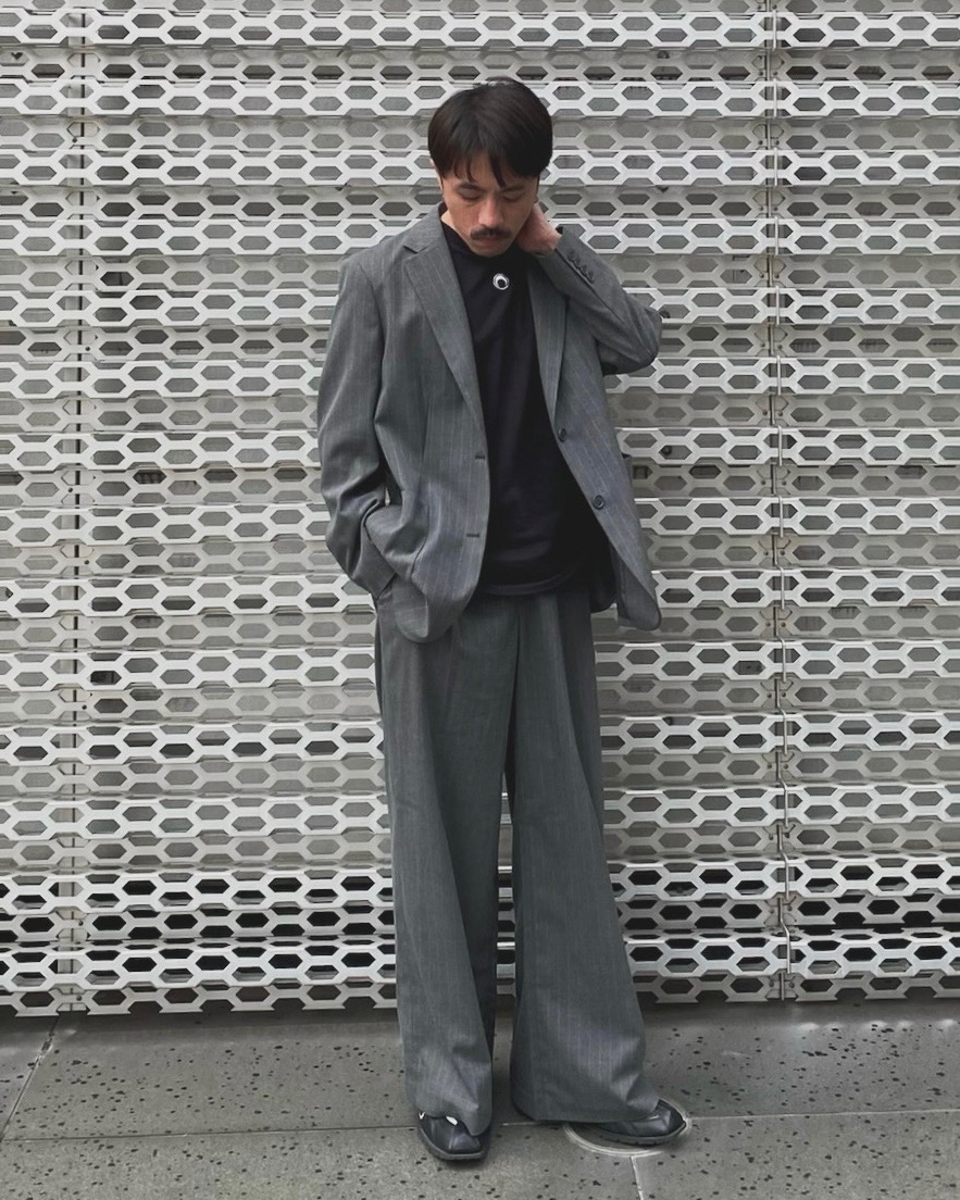 リラックステーラードジャケット、タックワイドストレートパンツ