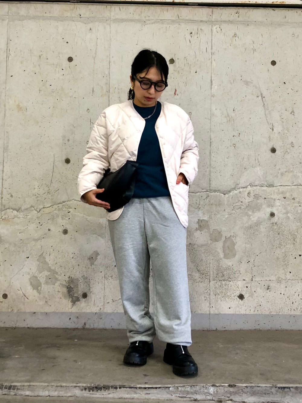 スウェットパンツ、デニムジャケット」の着用コーディネート| ユニクロ公式