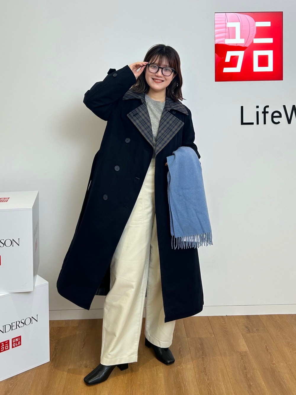 パデッドトレンチコート、2WAYタックストレートパンツ」の着用