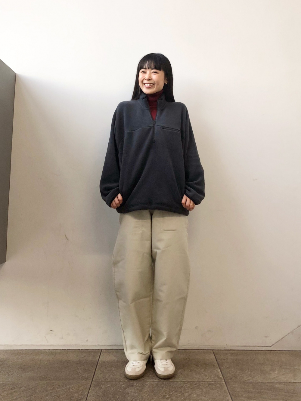 スフレヤーンリブフルジップセーター、カーブパンツ」の着用