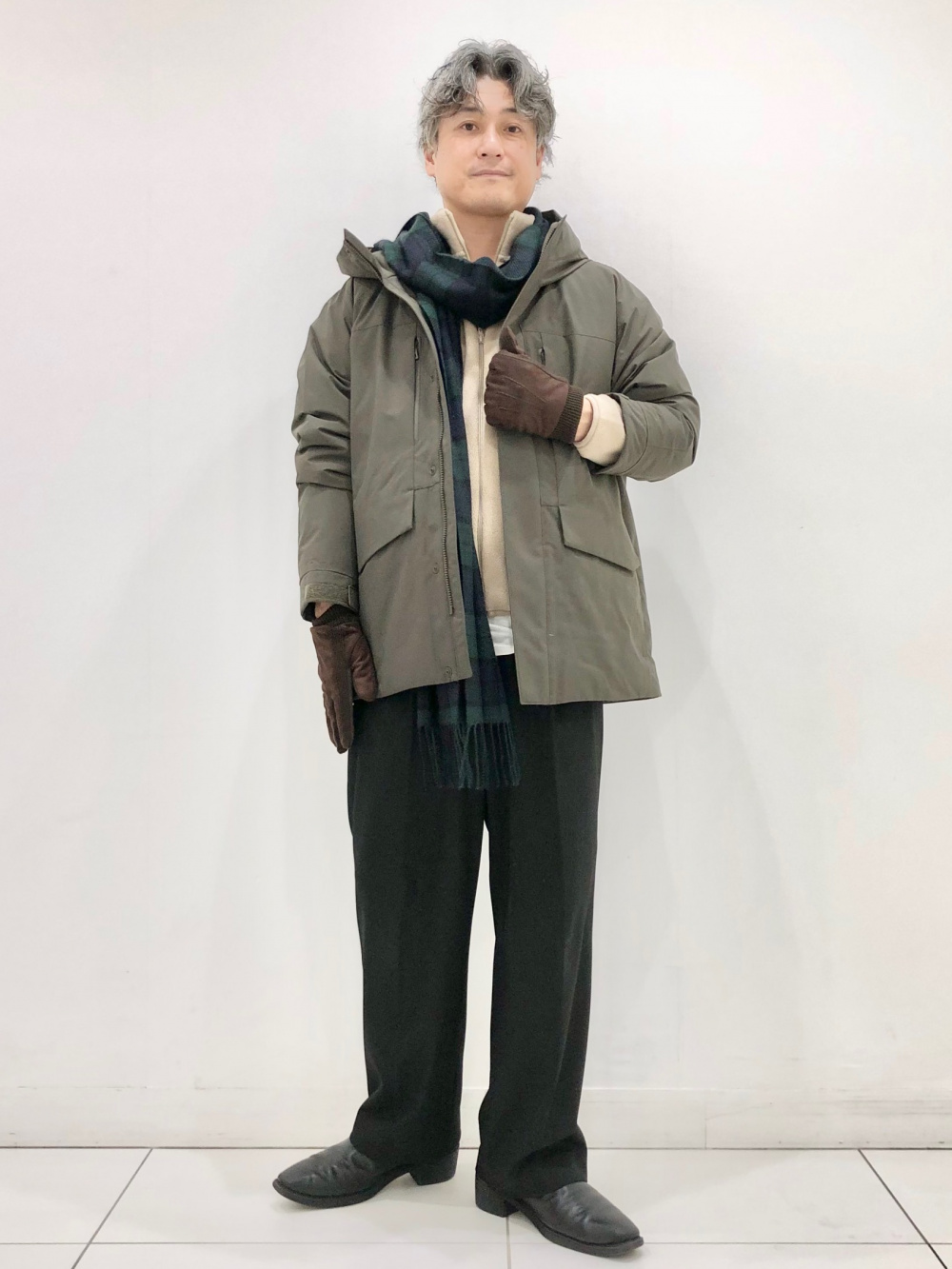 美品】ユニクロ ハイブリッドダウンパーカ 3Dカット ダーク