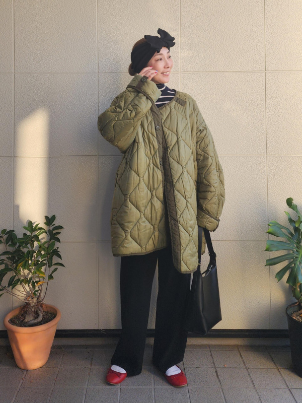 ユニクロ ストレッチシームレスダウンショートコート ビッグサイズ XL 深緑 Vネックサロペット、ストレッチシームレスダウンショートコートの