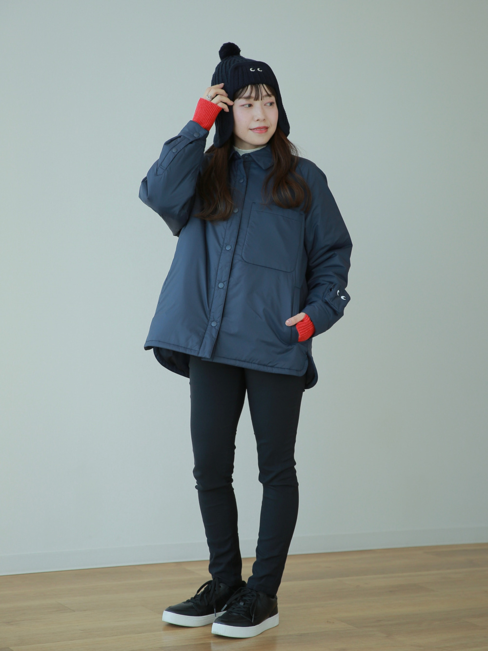 パフテックシャツジャケット、カシミヤクルーネックセーター」の