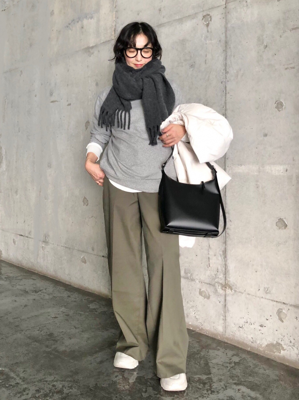 シャーリングT、ワイドチノパンツ」の着用コーディネート