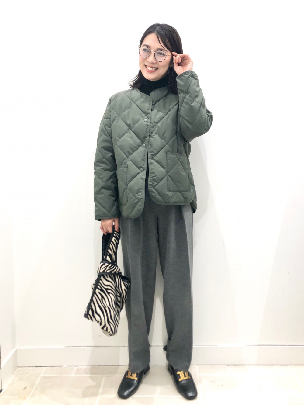 ◾️新品★UNIQLO ユニクロ　パデッドトレンチコート パデッドトレンチコート、2WAYタックストレートパンツ」の着用
