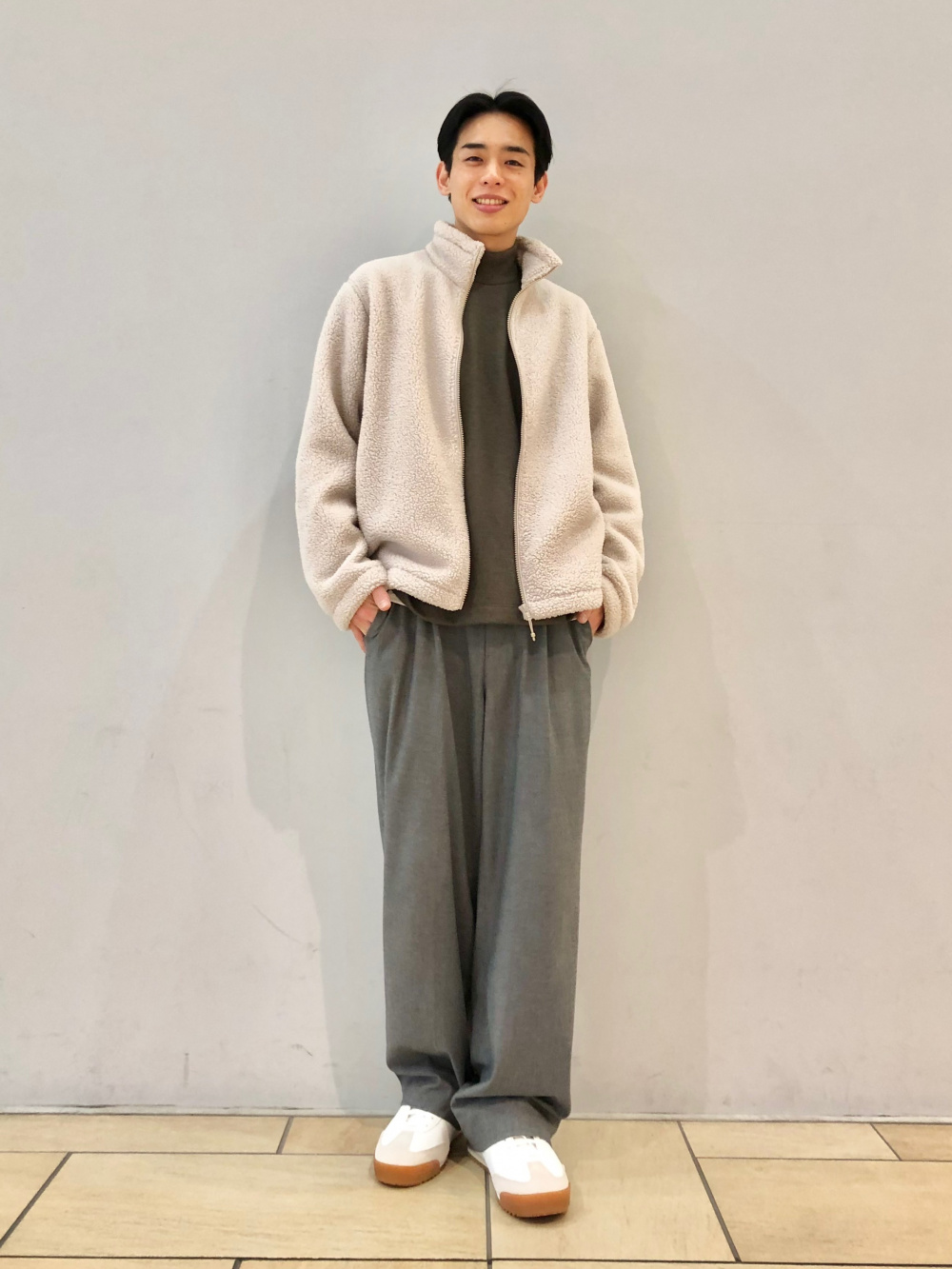 ソフトニットフリースモックネックT、ボアフリースジャケット」の着用