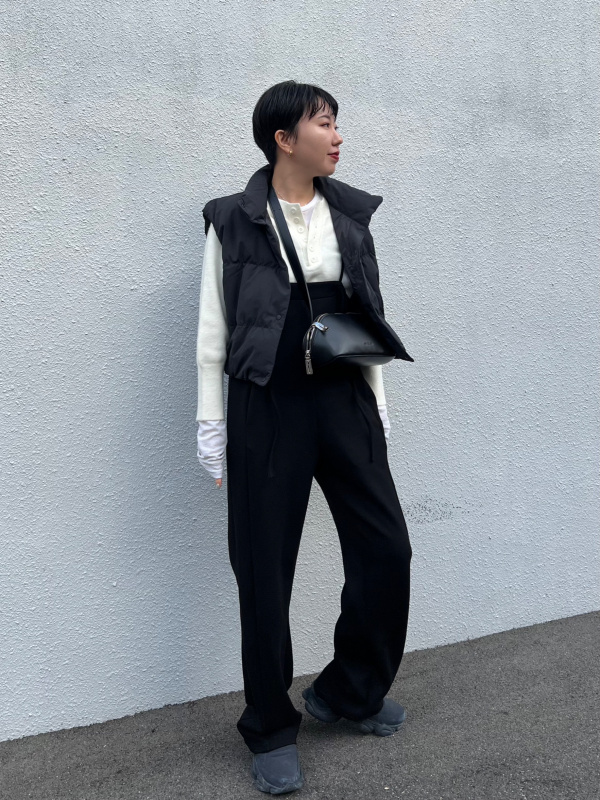 最終値下げ！！ユニクロCダウンクロップドベスト　Lサイズ　ブラック　UNIQLO ダウンクロップドベストのコーディネート・着用イメージ｜ユニクロ公式
