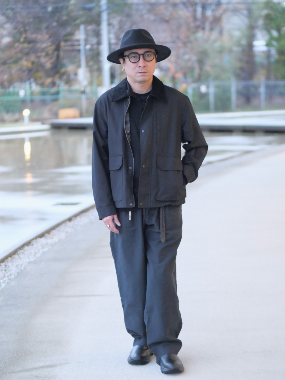 ニットポロシャツ、Vネックカーディガン」の着用コーディネート