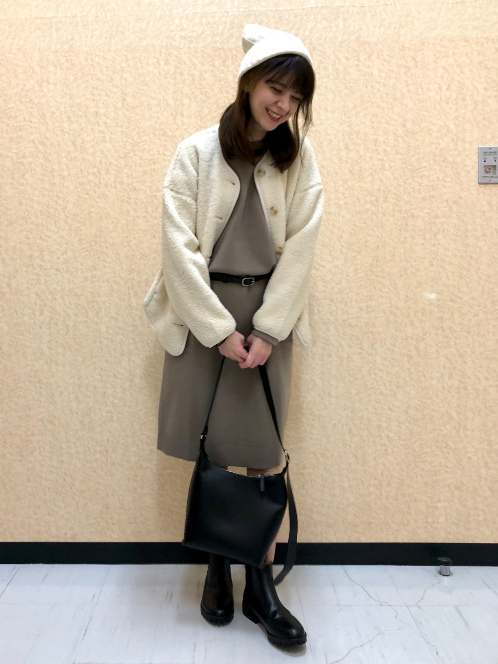 スフレヤーンリブフルジップセーター、カーブパンツ」の着用