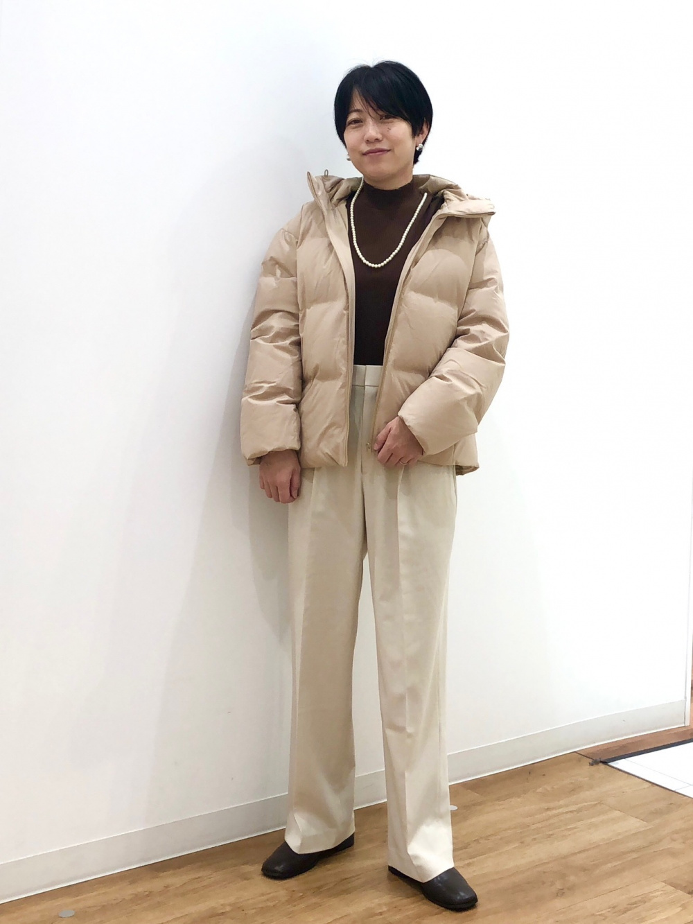 シームレスダウンパーカ　ベージュ　s リブハイネックT、シームレスダウンパーカ」の着用コーディネート
