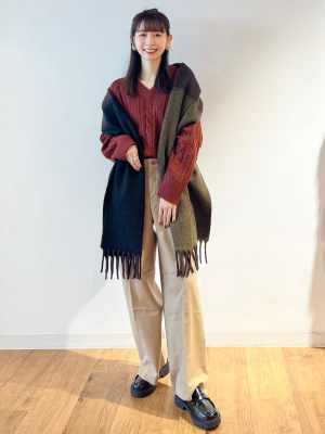 【美品】J.W.ANDERSON ケーブルニット ラムウール80% アンカーM ユニクロ公式 | ケーブルVネックセーター