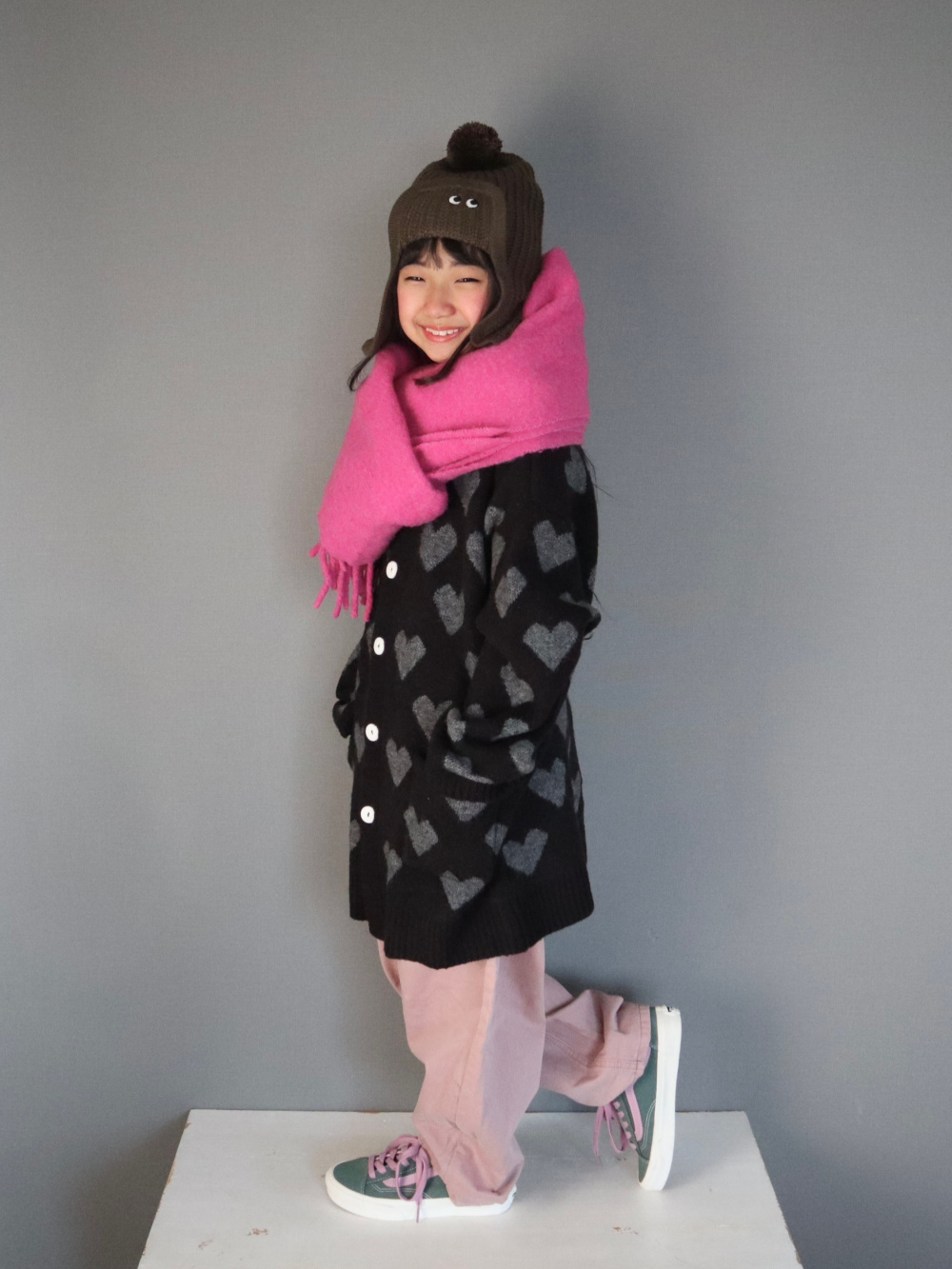 GIRLS チェックプリーツミニスコート、チャンキーストール」の着用  