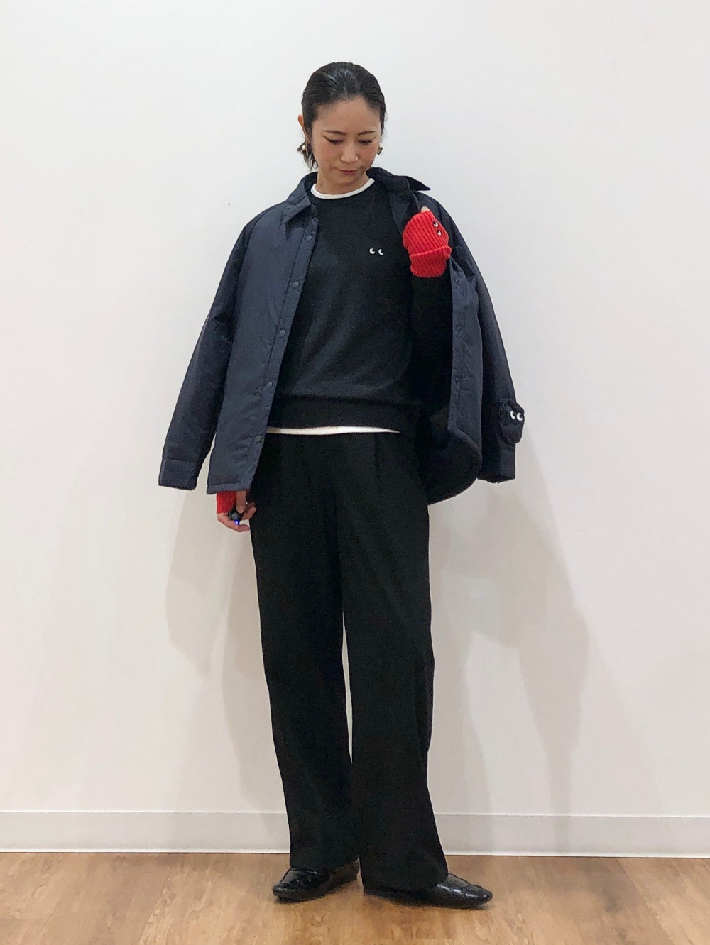 ソフトリブクルーネックT、パフテックシャツジャケット」の着用